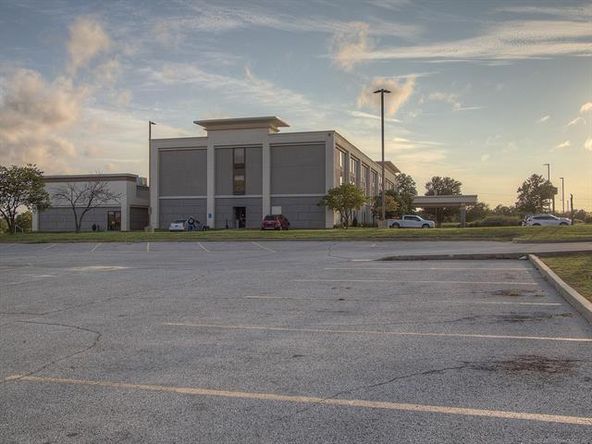 7822 W Parkway Blvd, Tulsa, OK 74127